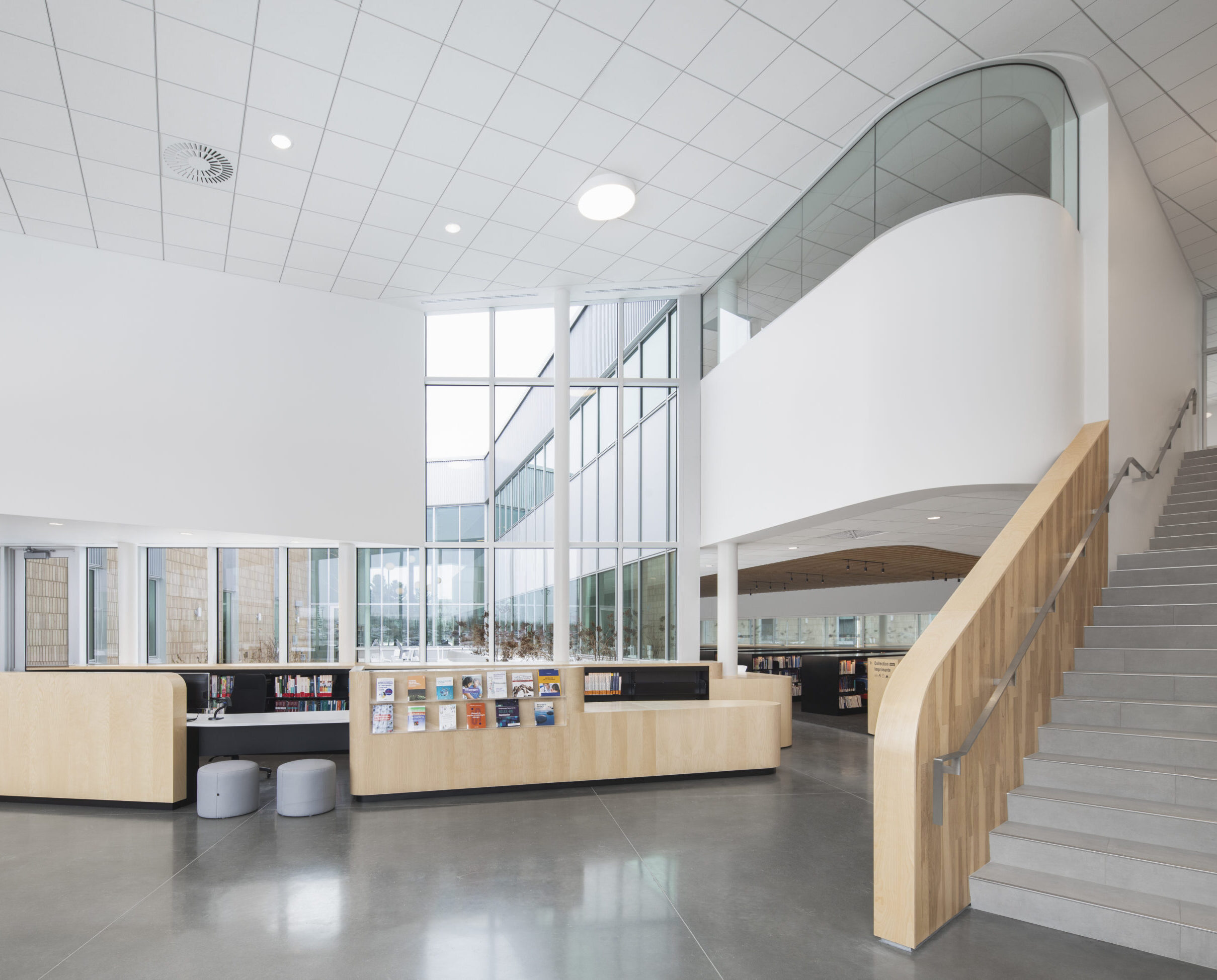 Carrefour du Savoir de l'Université de Sherbrooke - Accueil et escalier - Projet d'architecture