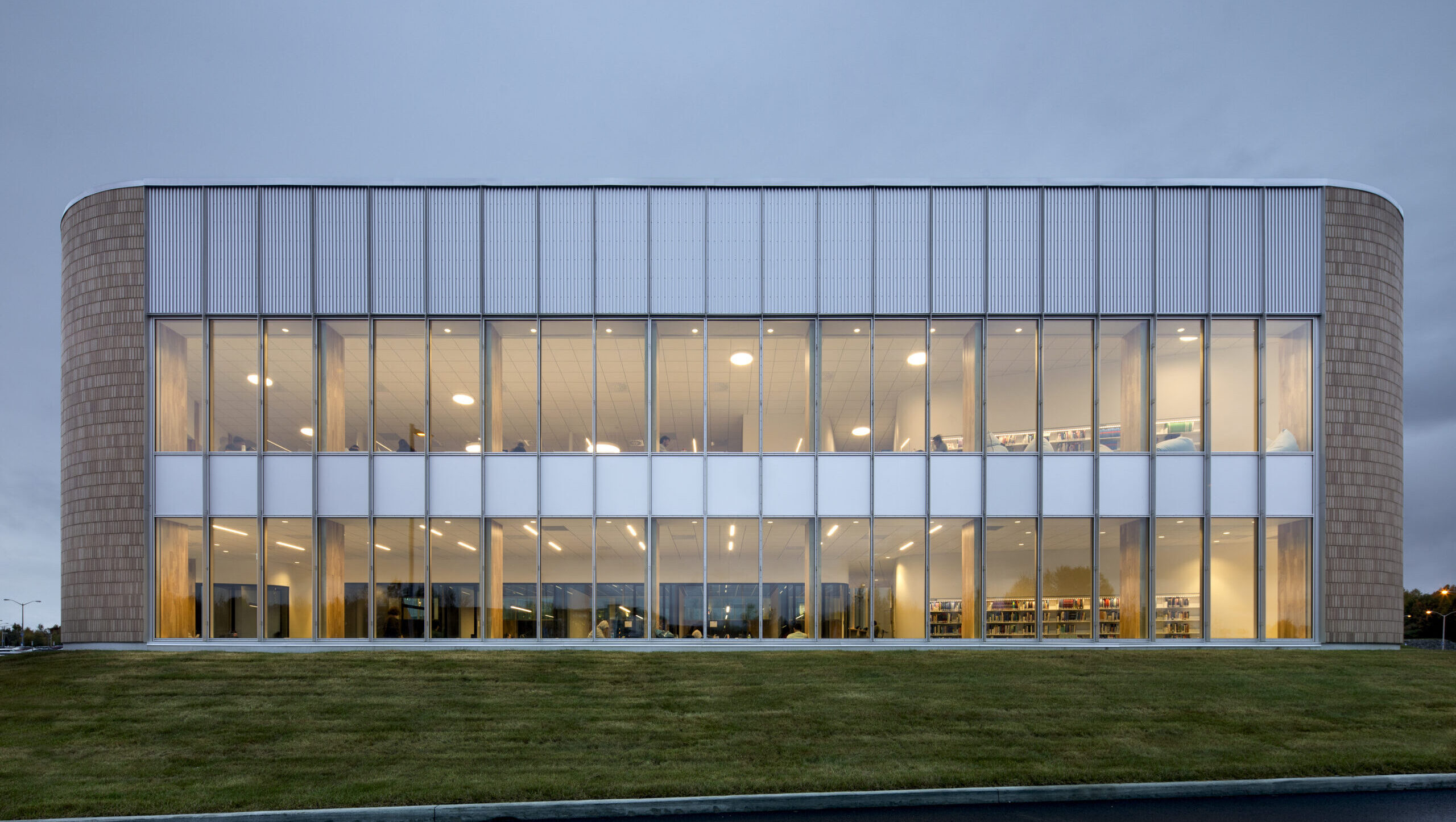 Carrefour du Savoir de l'Université de Sherbrooke -Éclairage de soir - Projet d'architecture