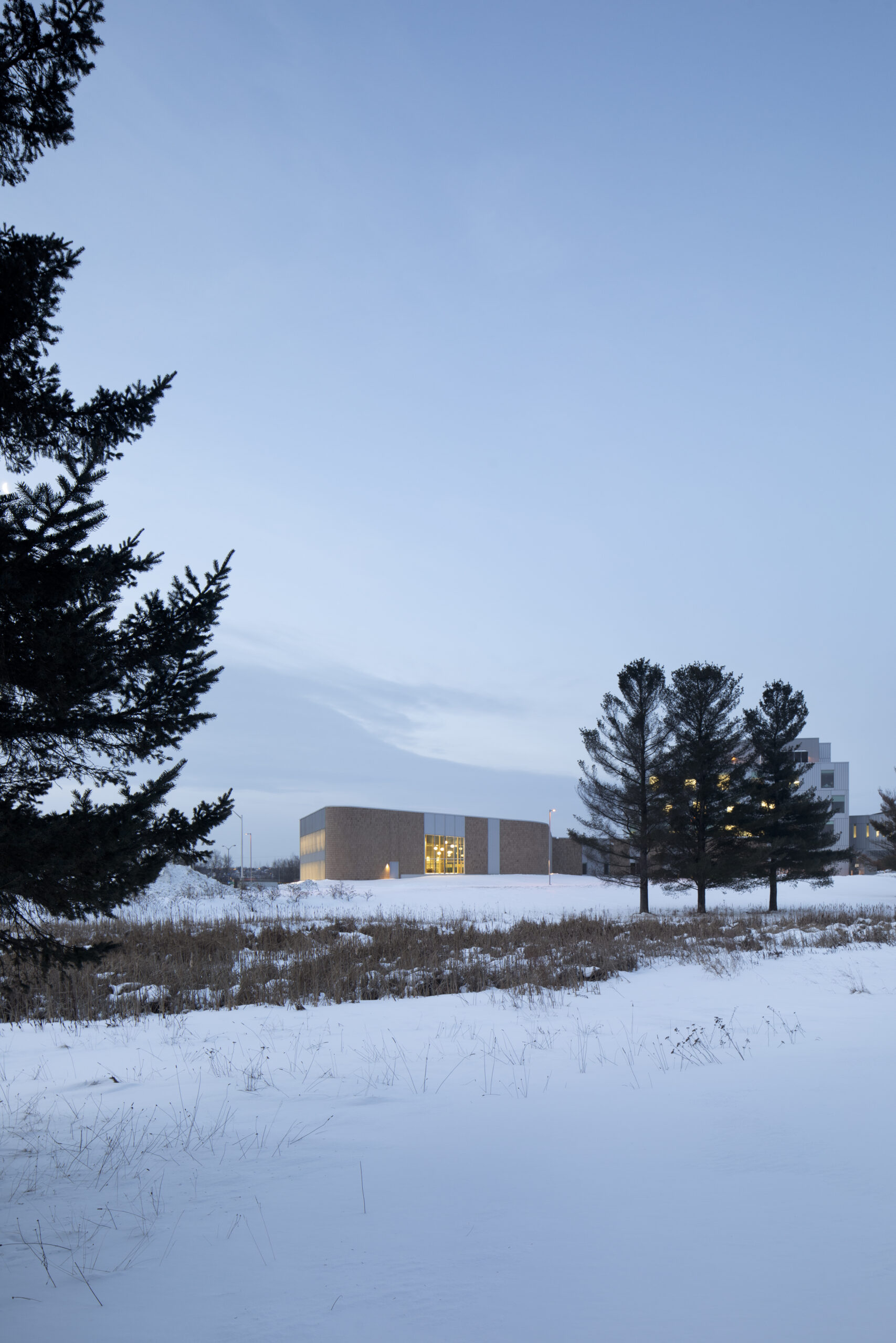 Carrefour du Savoir de l'Université de Sherbrooke - Vue au loin du bâtiment - Projet d'architecture